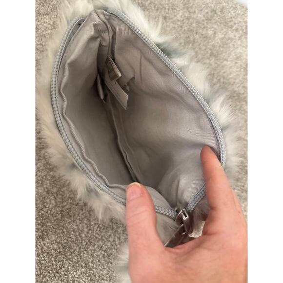 NWT Pottery Barn Teen Faux Fur Zipper Pouch in Gray Snow Leopard - Picture 4 of 5